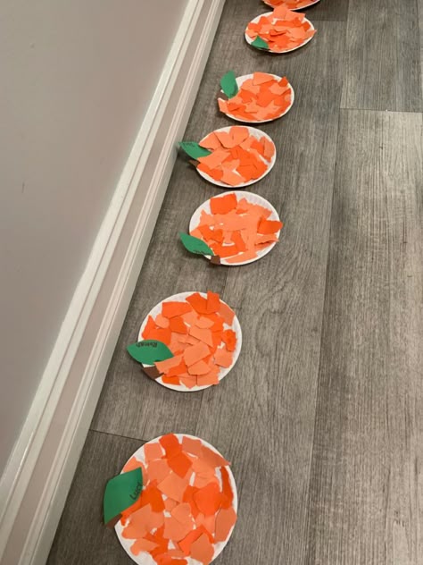 Summer Crafts Paper Plates, Orange Fruit Classroom Theme, Paper Plate Fruit Craft, Fruit Week Preschool, Orange Paper Plate Craft, Orange Art And Craft For Preschool, Orange Color Day Activities, Preschool Orange Crafts, Fruit Themed Preschool Activities