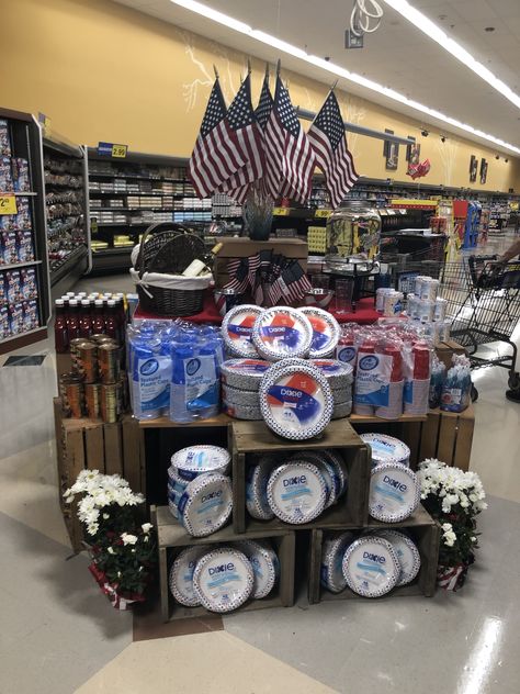 Grocery Store Merchandising Ideas, Grocery Display Ideas Retail, Grocery Display Ideas, Grocery Store Display Ideas, Supermarket Display Ideas, Store Displays Visual Merchandising, Display Ideas Retail, Grocery Display, Grocery Store Display