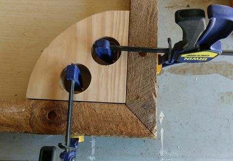 DIY corner clamping jig - create a stack of four identical ones to use when joining miters in thicker boards. They only take 10 minutes to make! Wood Clamps, Corner Clamp, Woodworking Jigsaw, Lathe Projects, Wood Turner, Woodworking Joints, Learn Woodworking, Wood Turning Projects, Woodworking Jigs