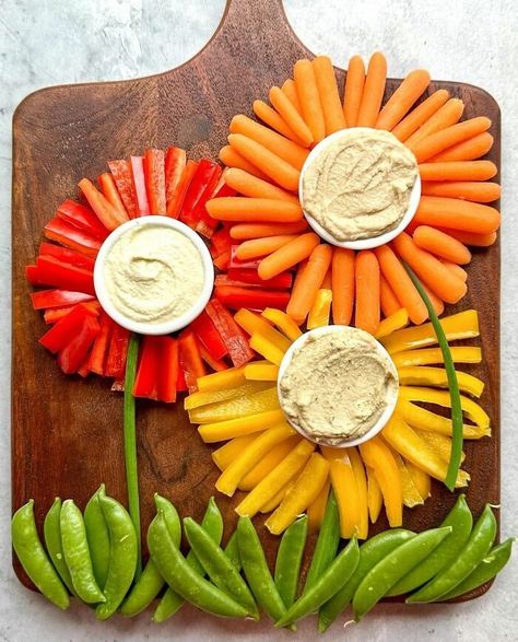 Veggie Flowers. Perfect For Easter Or Any Springtime Gathering Thanksgiving Fun Dishes, Veg Tray Ideas, Rainbow Brunch, Veggie Flowers, Flavored Hummus, Dip Healthy, Charcuterie Inspiration, Whipped Feta, Party Food Platters