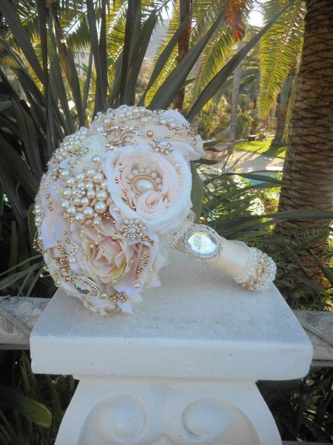 ROSE GOLD Jeweled Bouquet DEPOSIT for a by Elegantweddingdecor Broach Bouquets, Rose Gold Brooch Bouquet, Gold Wedding Bouquets, Rose Gold Bouquet, Decorations Flowers, Gold Bouquet, Jeweled Bouquet, Pink Brooch, Brooch Wedding