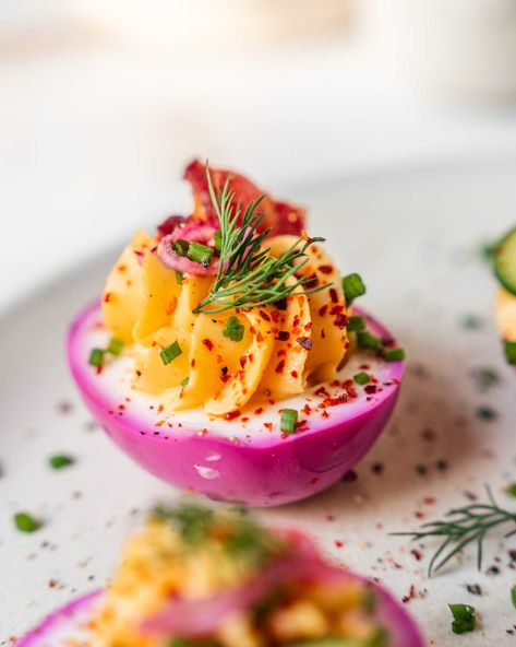 Try my Perfectly Pink Deviled Egg Recipe! A unique twist on a classic, adding a pop of colour and delicious flavour to your appetiser lineup. Mardi Gras Deviled Eggs, Pickled Beet Deviled Eggs, Egg Board Ideas, Deviled Eggs Easter Ideas, Deviled Eggs Tulips, Purple Deviled Eggs, Spring Deviled Eggs, Valentine Deviled Eggs, Died Deviled Eggs