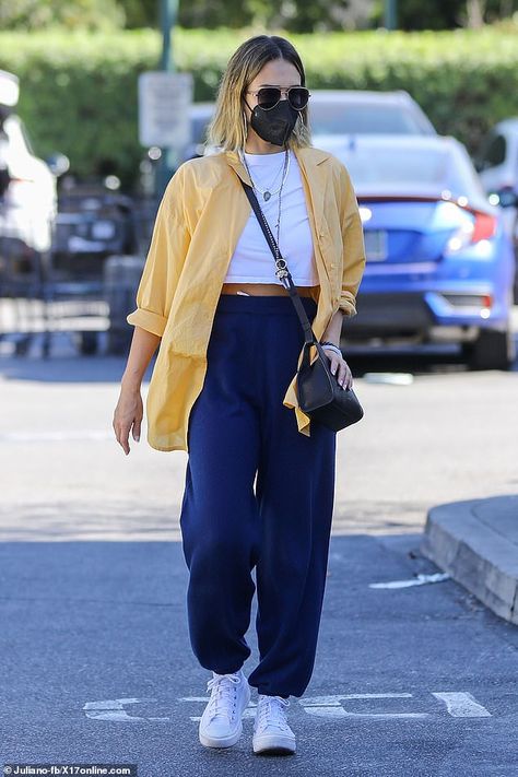 Yellow Shirt Outfit, Cozy Sweatpants Outfits, Cash Warren, Sweatpants Outfit Ideas, Cute Sweatpants Outfit, Jessica Alba Style, Sweatpants Outfits, Cute Sweatpants, Cozy Sweatpants