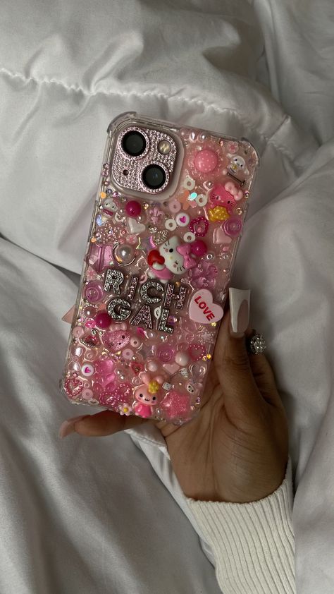 Bling Phone Cases Diy, Bedazzled Phone Case, Diy Phone Case Design, Ipad Essentials, Bling Ideas, Luxury Iphone Cases, Bling Phone Cases, Pink Lifestyle, Stylish Iphone Cases