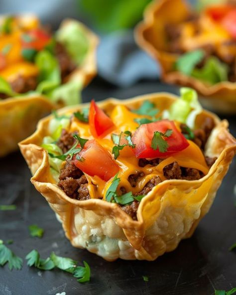 Taco Salad Cups, Taco Appetizers, Salad Cups, Taco Cups, Appetizers Easy Finger Food, Best Appetizer Recipes, Grilled Cheese Recipes, Chips And Salsa, Delish Recipes