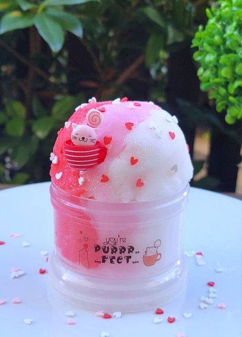 *Free Shipping with a $65 purchase* Super fluffy red, pink, and white cloud slime just in time for a Valentines day gift, or just for yourself 😄 Scented Butterfly Hugs Comes with heart fimo slices and a cute kitty charm. Valentines Slime, Valentines Day Slime, Slime Valentines, Slime Cute, Slime Business, Snow Slime, Aesthetic Slime, Cute Slime, Slime Aesthetic