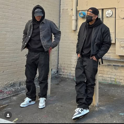 All Black Cargo Pants Outfit Men, Men Black Streetwear, Outfits With Black Cargo Pants Men, Black Tee Outfit Men Streetwear, Black Hood Outfit Men, All Black Streetwear Outfit Men, Black Outfit Men Street Fashion, All Black Outfit Men Street Styles, Black Jacket Outfit Mens