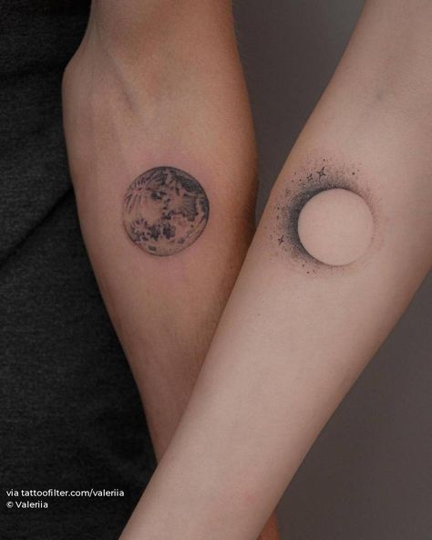 Matching full moon and eclipse tattoos for couple. Double Tattoo Ideas, Two People Tattoos, Tattoo Set Couple, Tattoo Ideas Couples, Chloe Tattoo, His And Her Tattoo Ideas, Tattoo For Couples, Eclipse Tattoo, Couple Tattoo Ideas