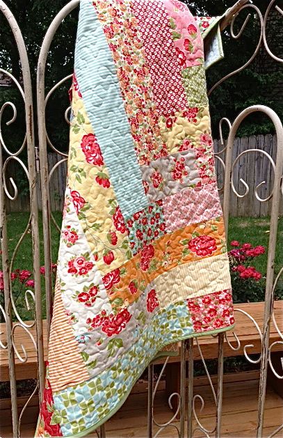 Hand Quilting Technique, Scrappy Quilt Patterns, Fat Quarter Quilt, Quilt Sewing Patterns, Flower Quilts, Log Cabin Quilts, Jellyroll Quilts, Easy Quilt Patterns, Quilt Binding