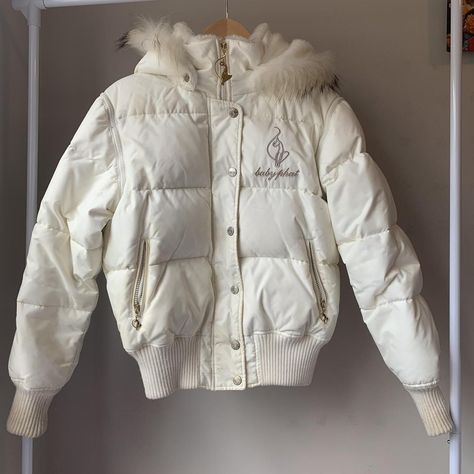 White Puffer Coat, 00s Mode, Mcbling Fashion, White Puffer Jacket, 2000s Clothes, White Puffer, Fur Hood Coat, 2000s Fashion Outfits, Baby Phat