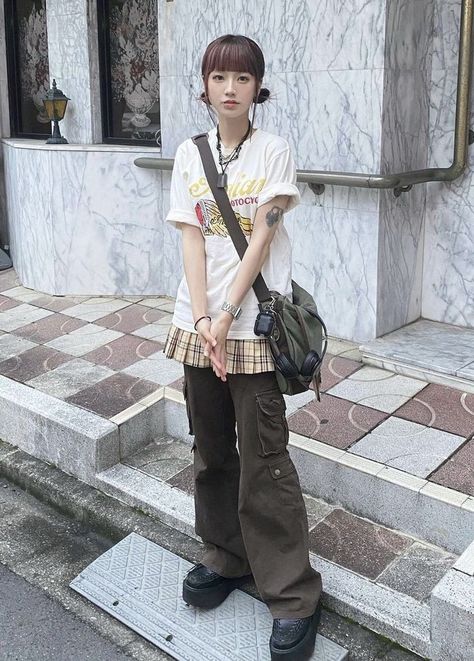 Green Based Outfits, Jorts Outfit Idea Alt, Japan Clothes Aesthetic, Soft Japanese Fashion, Dress And Pants Outfit Combo, Alt Rock Concert Outfit, Dress With Jeans Outfit, Streetwear Fashion Japan, Japanese Retro Fashion