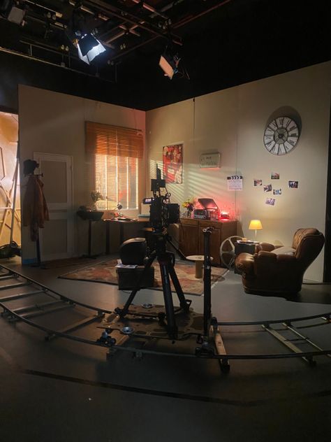 Movie Trailer On Set Inside, Editing Room Ideas, Filmmaking Behind The Scenes, Acting Studio Aesthetic, Movie Set Up, Production Design Film Set, Outdoor Podcast Setup, Filming Studio Design, Set Designer Aesthetic