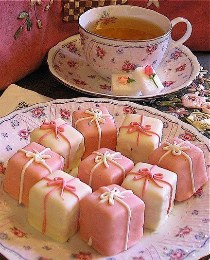 Budget Tea Party, Dessert For Tea Party, Tea Party Sweets Desserts, Tea Party Recipes Easy, Yea Party Food, Adult Tea Party Decorations, Tea Party Cakes, Tea Party Tablescape, Fionnula Flanagan