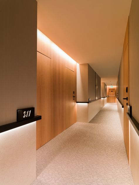 Apartment Entry Door, Hotel Corridor Design, Hotel Doors Design, Hotel Modern, Apartment Lobby, Hotel Corridor, Hotel Hallway, Corridor Design, Corridor Lighting