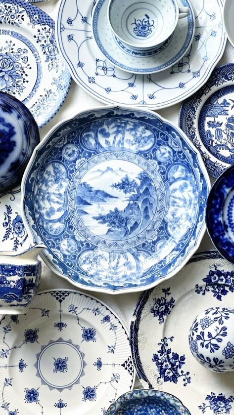 Blue Crockery, Blue And White China Pattern, Beautiful Crockery, Blue And White Dinnerware, Cottagecore Kitchen, Liberty Blue, Blue Chinoiserie, Blue White Decor, Blue Transferware