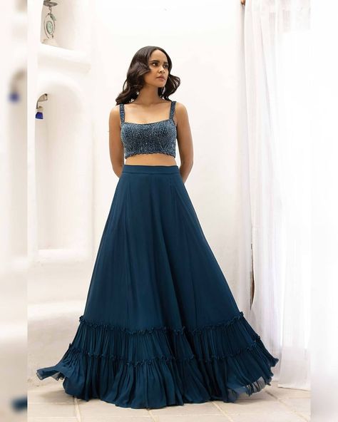 Western Choli Design, Modern Lehangas, Solid Lehenga, Choli Design, Anarkali Designs, Bhavana Actress, Simple Prom Dress Long, Indian Bridesmaid Dresses, Simple Frocks