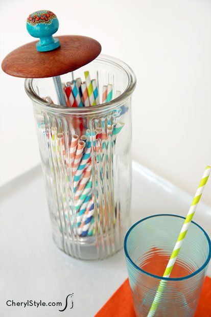 Turn a jar into a decorative DIY straw holder with a few simple steps. A jar, lid, screw and knob keep straws sanitary, organized and accessible. Colorful Knobs, Straw Dispenser, Garden Crafts For Kids, Recycling Projects, Diy Straw, Straw Holder, Butterfly Garden Design, Recycling Ideas, Genius Ideas