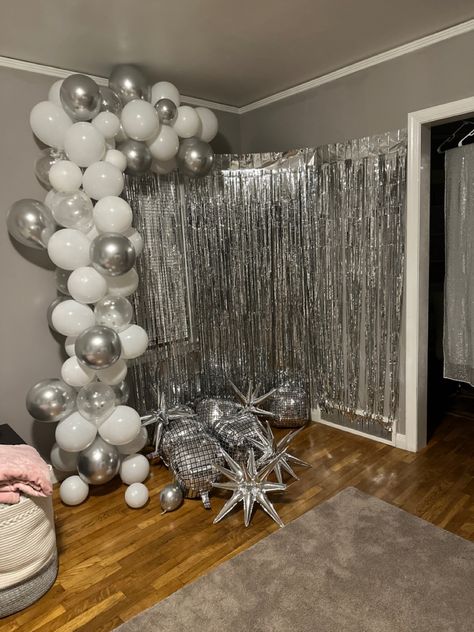 Diamonds And Disco Theme, Bachelorette Picture Backdrop, Glitz And Glam Bachelorette Party Decorations, Picture Wall Ideas Party, Diamond Decorations Party Ideas, White And Silver Decorations Party, Bachelorette Party Backdrop Ideas, Prom Picture Backdrop Ideas, Mirrorball Party Decor