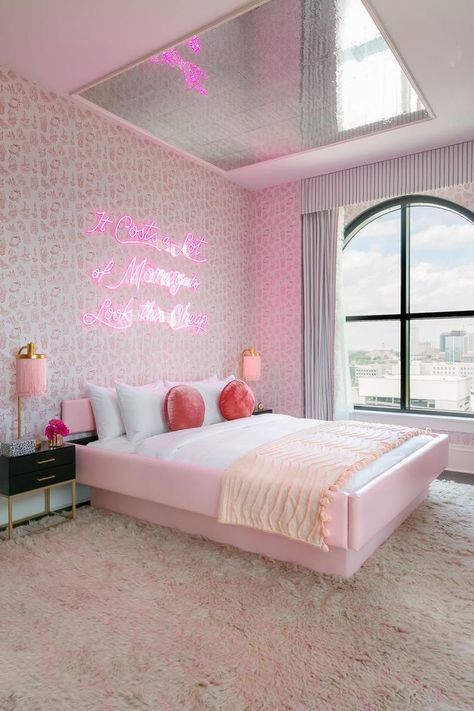 Pink Air Bnb, Pink Hotel Room, Pink Aesthetic Room Ideas, Pink Airbnb, Graduate Nashville, Room Decor Ideas Aesthetic, Aesthetics Room Decor, Decor Bedroom Aesthetic, Lights Room