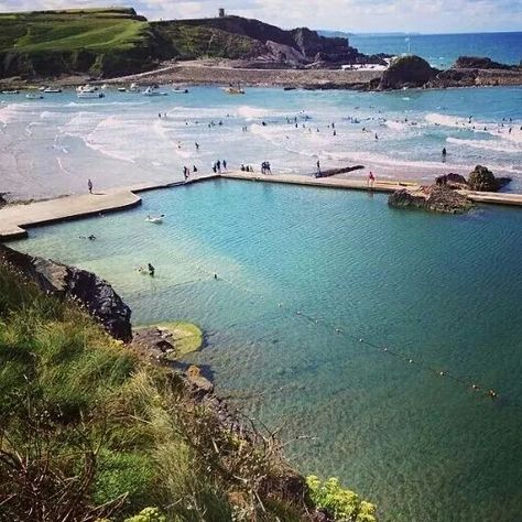 Bude sea pool, Cornwall. Places In Cornwall, Bude Cornwall, Beach Cornwall, Cornwall Beaches, Visit Uk, South West Coast Path, Ireland Landscape, Landscape Beautiful, Devon And Cornwall