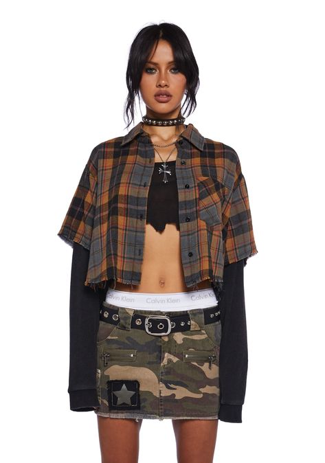 base|multi Long Sleeve Grunge Outfits, Cropped Flannel Shirt, Queer Femme Fashion, Portland Oregon Fashion, Grungy Photoshoot, Torn Sleeves, Punk Grunge Outfits, Casual Grunge Outfits, Dollskill Outfits