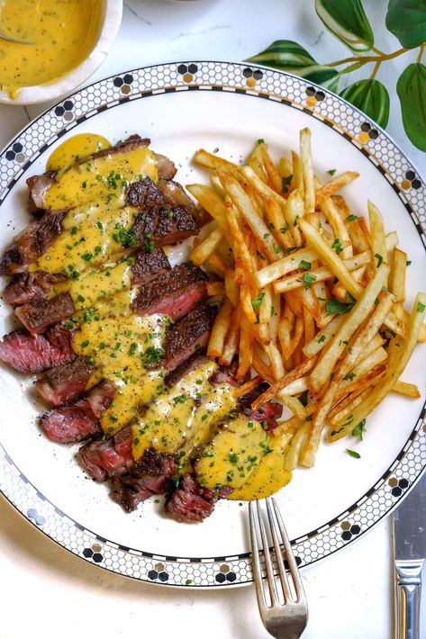 Steak Frites Steak Frites With Bearnaise, French Steak Frites Recipe, Delicious Steak Recipes, Meals With French Fries, Fall Steak Dinner Ideas, Steak And Frites Paris, Meals Men Love, Steak Frites Sauce, Steak Restaurant Aesthetic