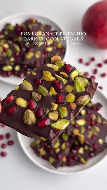 Alessandra | Plant-Based Health Coach on Instagram: "This pomegranate pistachio dark chocolate bark is so quick and easy to make! It’s perfect for a last-minute Christmas dessert, and it makes a great gift! It’s not only so yummy, but it’s also super healthy! Dark chocolate and pomegranates are anti-inflammatory and high in antioxidants, and pistachios are a great source of healthy fats. Ingredients: 3 vegan dark chocolate bars (I used @zazubean super dark panama chocolate bars) ½ cup pomegranate seeds ⅓ cup roughly chopped pistachios Directions: 1. Preheat the oven to 225°F, and line a baking sheet with parchment paper. 2. Place the chocolate bars side-by-side on the baking sheet, and bake for about 10 minutes. Watch carefully, and make sure the chocolate doesn’t burn. 3. Remove from th Pomegranate Pistachio, Dark Chocolate Bark, Healthy Dark Chocolate, Vegan Dark Chocolate, Dark Chocolate Bar, Super Dark, Christmas Dessert, Chocolate Bark, Pomegranate Seeds