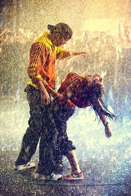 Dancing in the rain couples rain city outdoors street dance Step Up Movies, I Love Rain, Dance Movies, Jitterbug, Amedeo Modigliani, Dance Like No One Is Watching, Love Rain, Dance Movement, Shall We Dance