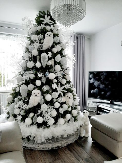 Owl Christmas Tree, 7ft Christmas Tree, Black Christmas Decorations, Pretty Christmas Decorations, Christmas Tree Decorating Themes, Elegant Christmas Trees, Creative Christmas Trees, A White Christmas, Christmas Tree Inspiration