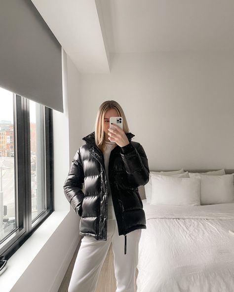 #aritzia #superpuff #sweatsuit #loungewear #winteroutfits #winterstyle Fall Outfits Aritzia, Aritzia Superpuff Outfit, Aritzia Girl Aesthetic, Super Puff Aritzia Outfit, Superpuff Outfit, Super Puff Outfit, Puff Outfit, The Super Puff Aritzia, Superpuff Aritzia