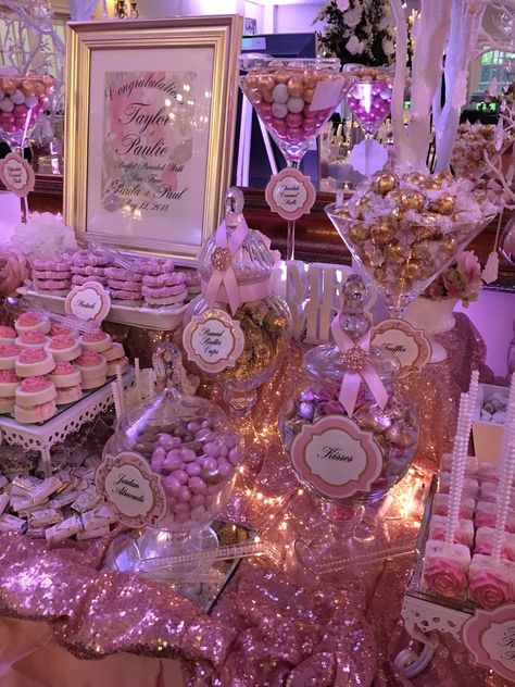 Sweet 16 Venue Decorations, Pink Sweet 16 Food Table, 16 Wishes Themed Birthday Party, Pink And Diamonds Theme Party, Sweet 16 Party Ideas Princess Theme, Quinceanera Food Table, Quinceanera Menu Ideas, Quince Goodie Bags, Pink Quince Decorations Table Settings