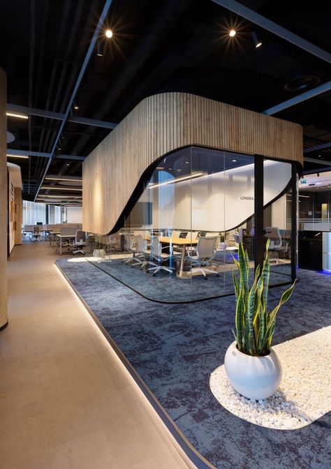 Meeting Room Design Office Modern, Corporate Office Interior Design, Coworking Space Design, Space Optimization, Meeting Room Design, Innovation Center, Industrial Office Design, Office Design Inspiration, Office Interior Design Modern