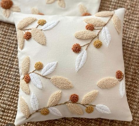 Wool Crafts Diy, Cushion Embroidery, Sewing Easy Diy, Bantal Sofa, Punch Needle Patterns, Pola Sulam, Hand Embroidery Flowers, Punch Needle Embroidery, Needle Punch