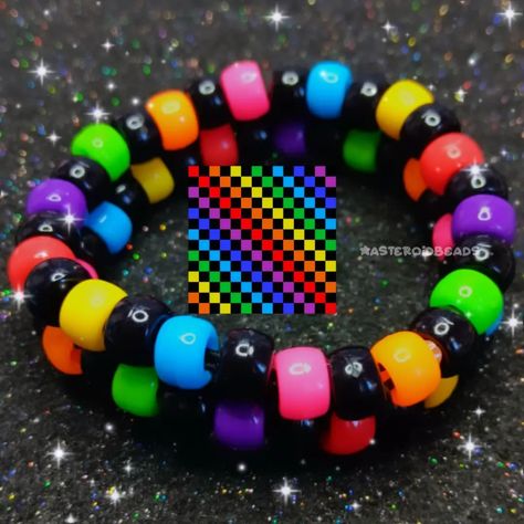 Kidcore Kandi Bracelets, How To Make Kandi, Scene Kandi Bracelets, Kandi Patterns Templates, Kandi Core, Scenecore Kandi, Kandi Charms, Scene Bracelets, Kandi Jewelry