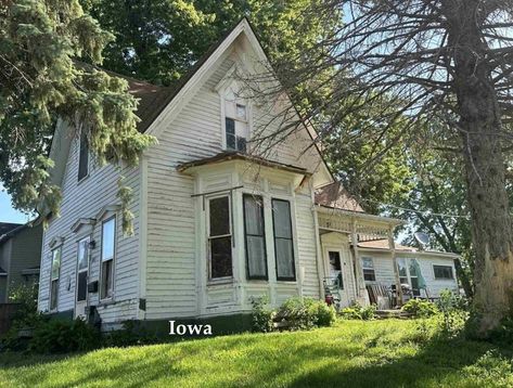 c.1883 Iowa Folk Victorian For Sale $47K Carpenter Gothic House, 1890s Farmhouse, Folk Victorian House, Folk Victorian Farmhouse, Carpenter Gothic, California Zephyr, Folk Victorian, New Victorian, Victorian Farmhouse