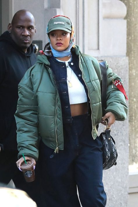 The iconic streetwear brand’s biggest celebrity fans may surprise you. Looks Com Short, Rihanna Street Style, Looks Rihanna, Rihanna Outfits, Rihanna Looks, Rihanna Style, 가을 패션, Mode Vintage, Looks Vintage