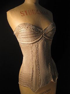 Knit, Not Knit: knit design courses Knitted Corset, Patron Vintage, Design Course, Knit Fashion, Vintage Knitting, Machine Knitting, Knitting Inspiration, Looks Style, Knitting Designs