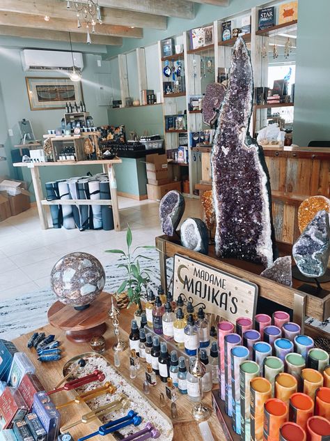 Witchy Store Display, Metaphysical Store Display, Crystal Display Ideas Retail, Holistic Shop Decor, Holistic Store Ideas, Crystal Shop Display Ideas, Crystal Store Aesthetic, Spiritual Store Ideas, Crystal Shop Interior