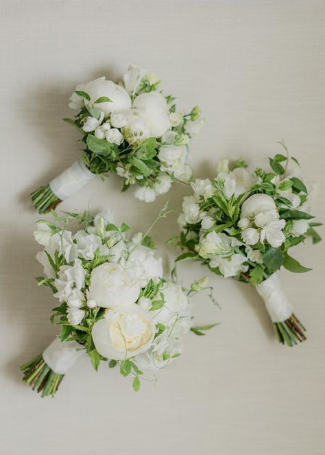 White Peony Bouquet Wedding, Wedding Bridesmaid Flowers, Small Bridal Bouquets, Garden Inspired Wedding, Simple Wedding Bouquets, Bridesmaid Bouquet White, Wedding Party Flowers, A Secret Garden, Cotswolds Wedding