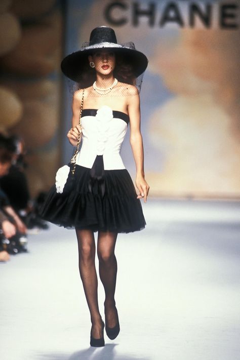 Mode Gossip Girl, Dorothy Dandridge, Chanel Runway, 90s Runway Fashion, Runway Fashion Couture, Vintage Runway, Mode Chanel, Runway Outfits, Grunge Look