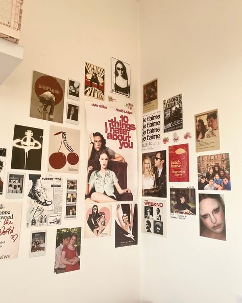 Downtown girl aesthetic room inspo lana del ray red poster wall idea 90s joseph Gordon levitt Lana Del Ray Red, Downtown Girl Aesthetic Room, Red Dorm, White Dorm Room, Downtown Girl Aesthetic, Red Poster, Uni Room, Dekorasi Kamar Tidur, Pinterest Room Decor