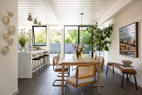 Tour This Renovated Eichler House in the Bay Area Eichler House, Hospitality Photography, Two Tone Cabinets, Tongue And Groove Ceiling, Eichler Homes, Forest Hill, Ensuite Bathroom, The Bay Area, Stunning Photography