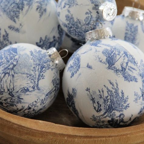 Blue Toile Christmas Ornaments Modern Christmas Decoration - Etsy UK Navy And Green Christmas Decor, French Country Christmas Tree, Chinoiserie Christmas Tree, French Christmas Decor, Toile Christmas, Navy Blue Christmas, Chinoiserie Ornaments, Williamsburg Christmas, Retail Ideas