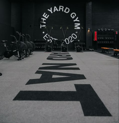 Corporate Gym Design, Crossfit Gym Design Ideas, Boxing Gym Aesthetic, Adidas Ae1, Boutique Gym Design, Hotel Gym Aesthetic, Personal Training Studio Design, Gym Interior Industrial, All Black Gym Interior