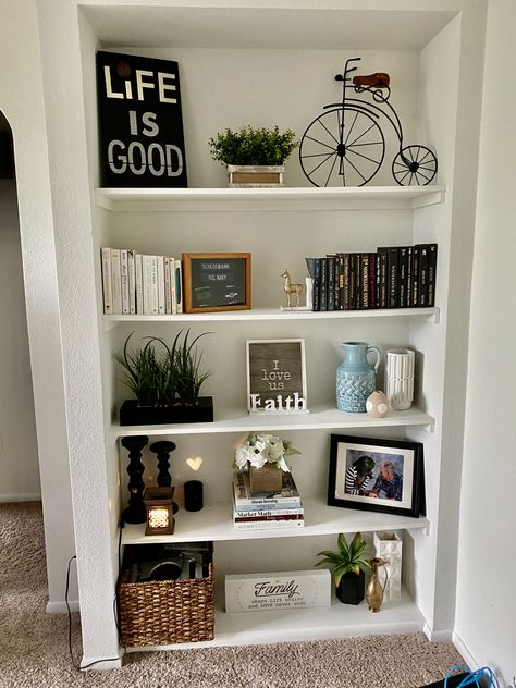 White Book Shelf Decor Living Room, Book Shelf In Office Room, 2 Shelf Bookcase Decor, Big Bookshelf Decor, Decorate Small Bookshelf, Home Decor Ideas Bookshelves, Top Of Shelf Decor Living Room, Book Shelf Decor Ideas Bedroom, Built In Wall Shelf Decor