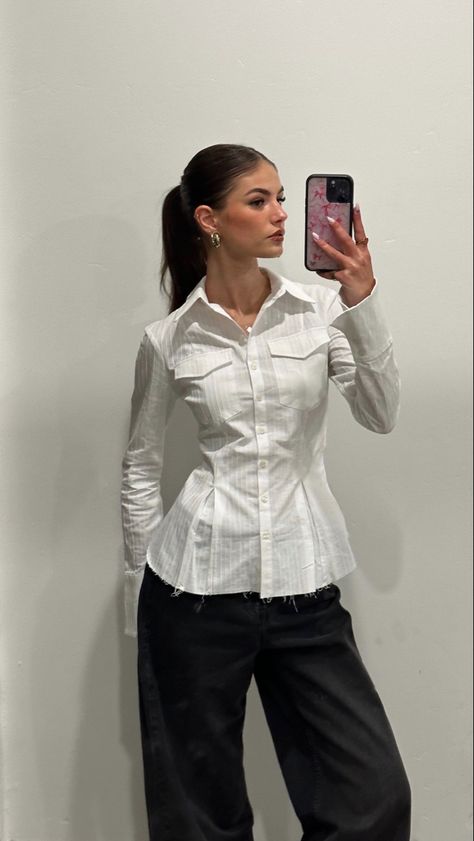 Simple High Fashion Outfits, Black Skirt Professional Outfit, Office Corset Outfit, White Button Up Women Outfit, Navy Blue Style Womens Fashion, Business Casual Fashion Outfits, Work Modest Outfit, Preppy Outfits Work, Women’s Buisness Casual