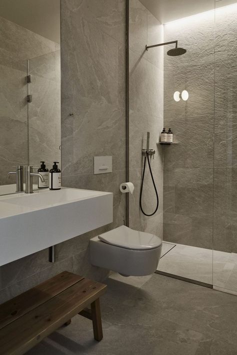 Tour An Inspiring Boutique Hotel Designed By Joanna Laajisto Tub Master Bath, Bathroom Layout Ideas Floor Plans, Hotel Bathroom Design, Bathroom Layout Ideas, Layout Bathroom, Makeover Bathroom, Boutique Hotels Design, Small Bathroom Layout, Bathroom Layouts