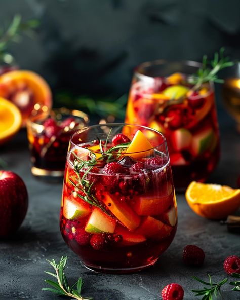 Discover the best sangria recipe that will blow your mind this summer. Perfect for any gathering, this refreshing drink is a must-try! Authentic Sangria Recipes, Sangria Cocktail Recipes, Sangria Recipes Sweet, Summer Christmas Dinner, Red Sangria Recipes Summer, Drinks For Party Alcoholic, Fruit For Sangria, Wine Drinks Aesthetic, Thanksgiving Appies