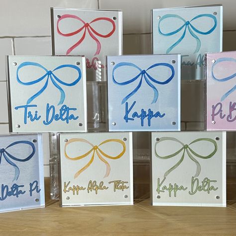 Show your sorority pride with this cute acrylic block with a trendy bow design in your sorority's colors! This  fun design makes a great gift for bid day, big/little reveal or a special gift for any sorority sister. ~TO ORDER~ Choose your sorority from the drop-down list.  ~ PRODUCT DETAILS ~ 4" x 4" x .8" acrylic block Two acrylic pieces with magnets to hold together Custom sorority print inserted between blocks ~ OTHER INFORMATION ~ Normal turnaround varies by item and is indicated in the shipping information. See shop announcement for variations. If you need an item sooner, please send a message before placing your order.  Happy Thoughts Gifts is a Greek-licensed provider. Only the sororities shown are currently licensed. For a wide selection of gifts, please visit my personalization sh Big Little Diy Gifts, Sorority Big Little Baskets Ideas, Sorority Reveal Boxes, Sorority Gift Ideas, Big Little Canvas Sorority, Big Little Baskets, Big Little Baskets Ideas, Sorority Big Little Baskets, Sorority Canvas Ideas