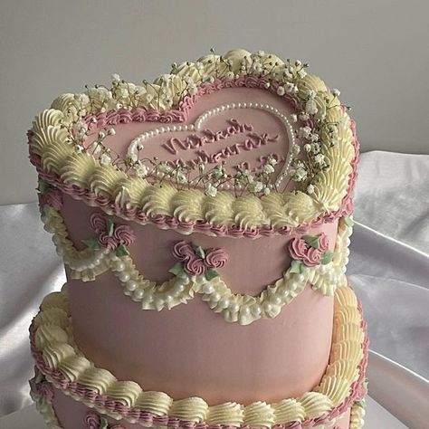 Nikkah Cake Ideas Pakistani, Nikkah Cupcakes, Nikah Cake Ideas, Nikkah Cake Ideas, Desi Wedding Cake, Nikkah Mubarak Cake, Nikah Cake, Nikkah Cake, Nikkah Decor